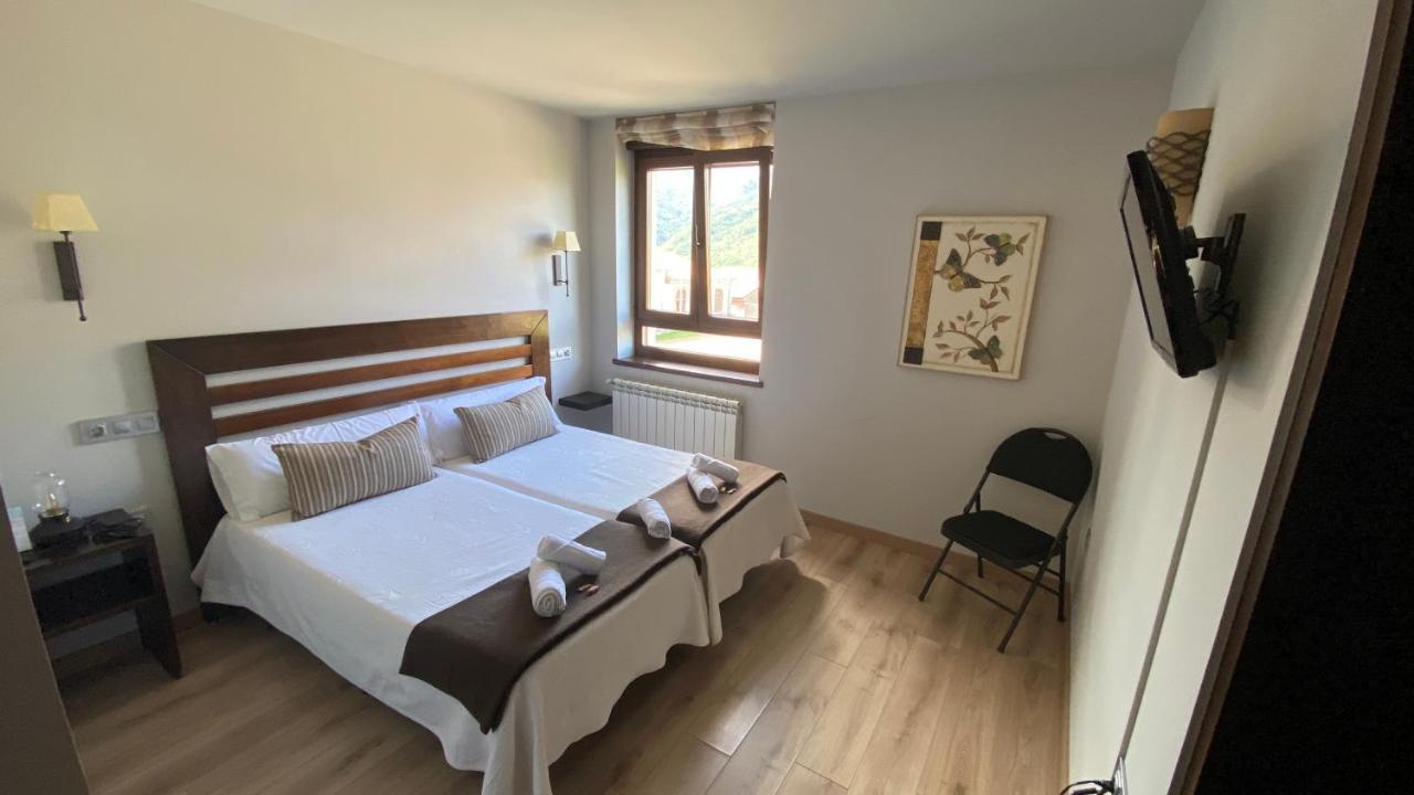 Hotel La Cuna Del Sella أوسيجا دي ساجامبر المظهر الخارجي الصورة