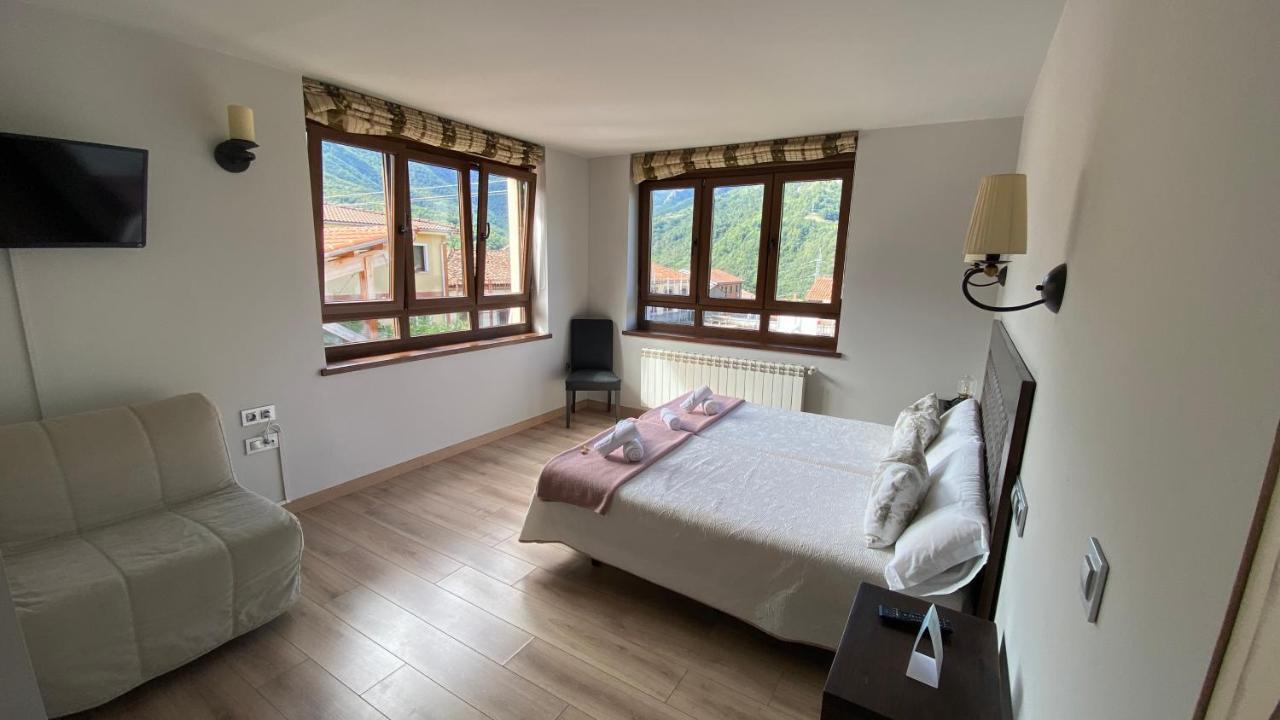 Hotel La Cuna Del Sella أوسيجا دي ساجامبر المظهر الخارجي الصورة