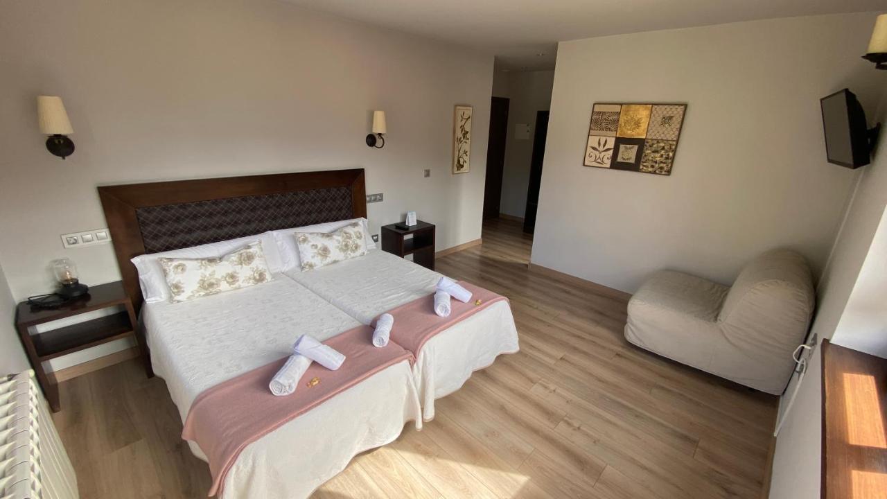 Hotel La Cuna Del Sella أوسيجا دي ساجامبر المظهر الخارجي الصورة