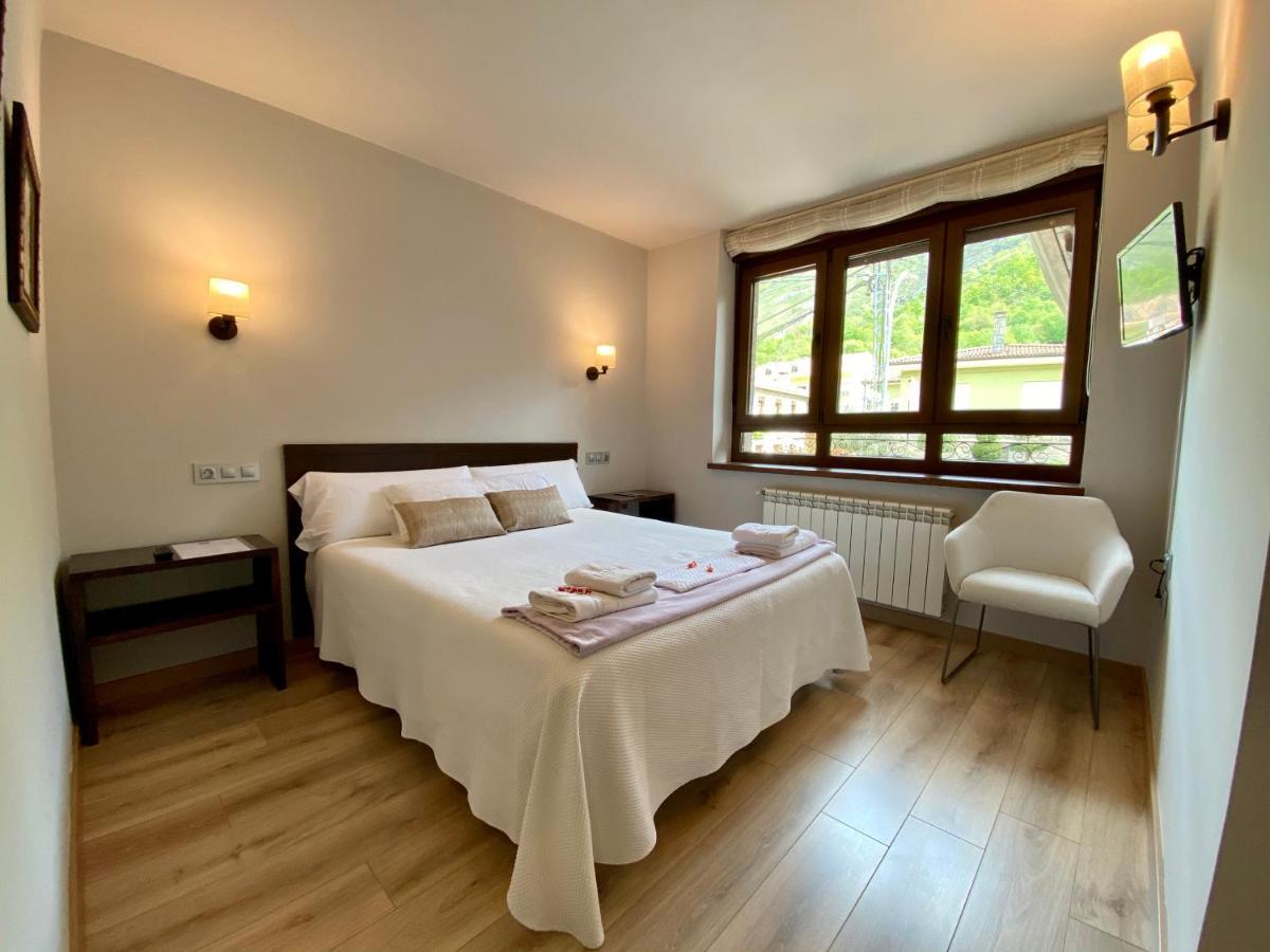 Hotel La Cuna Del Sella أوسيجا دي ساجامبر المظهر الخارجي الصورة