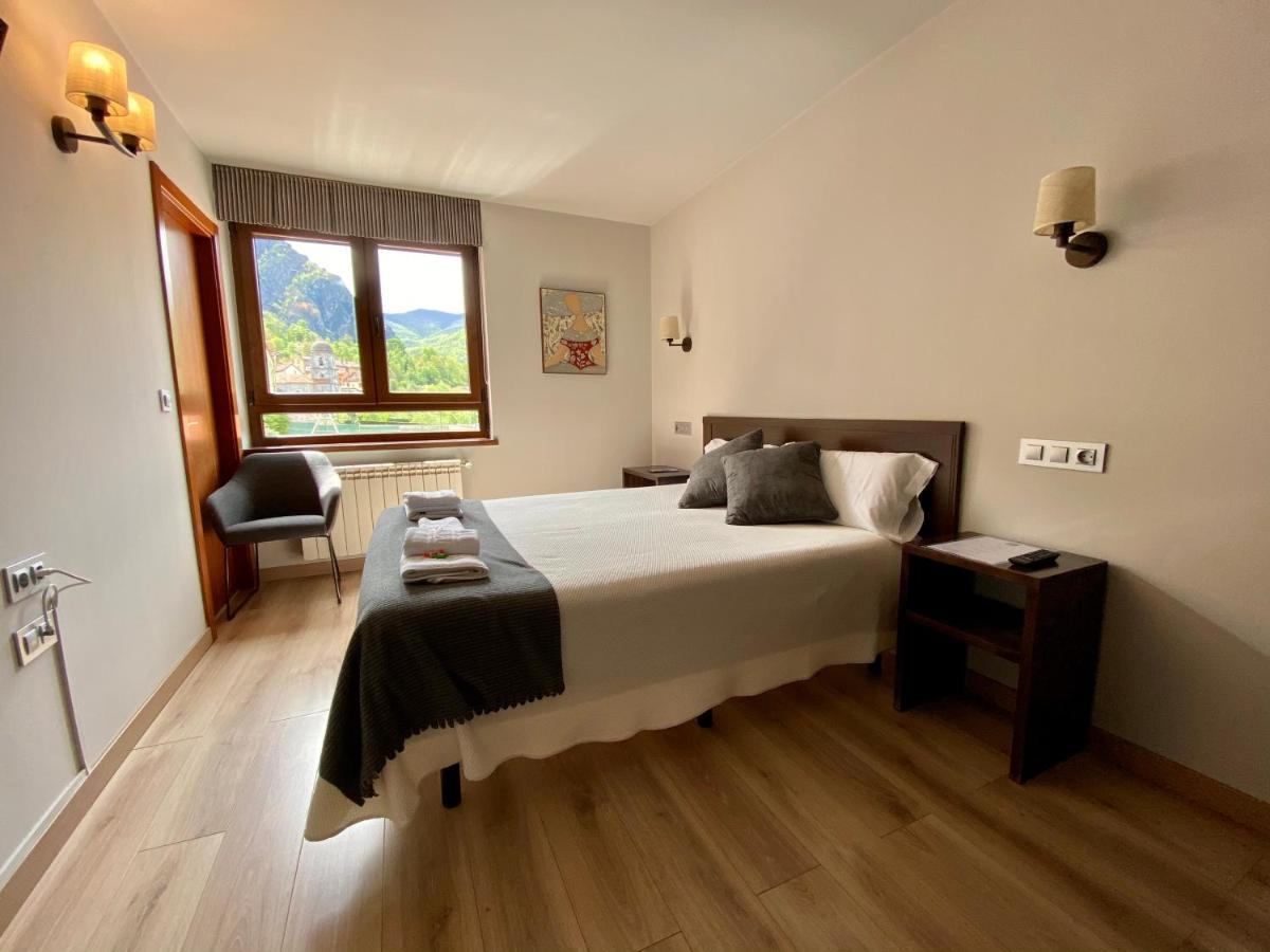 Hotel La Cuna Del Sella أوسيجا دي ساجامبر المظهر الخارجي الصورة